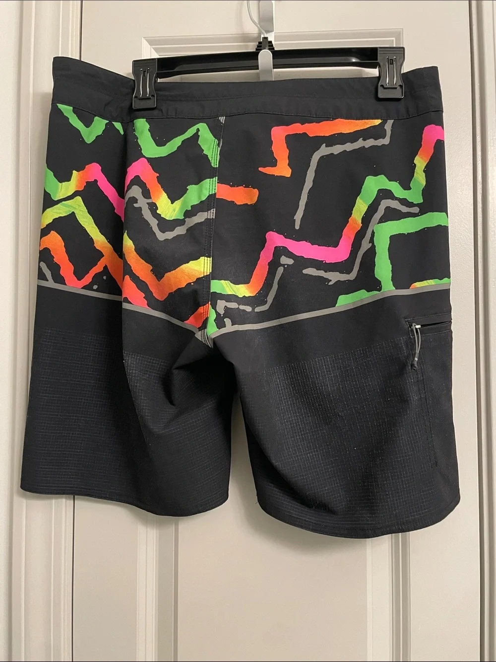 Billabong Fifty50 Airlite Boardshorts Men’s 30 Black Neon Zigzag Surf Swim